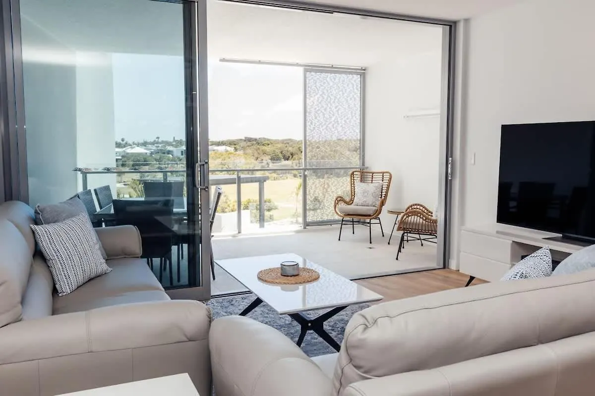 Azzure Bliss At Bokarina Beach Kawana Waters Appartement